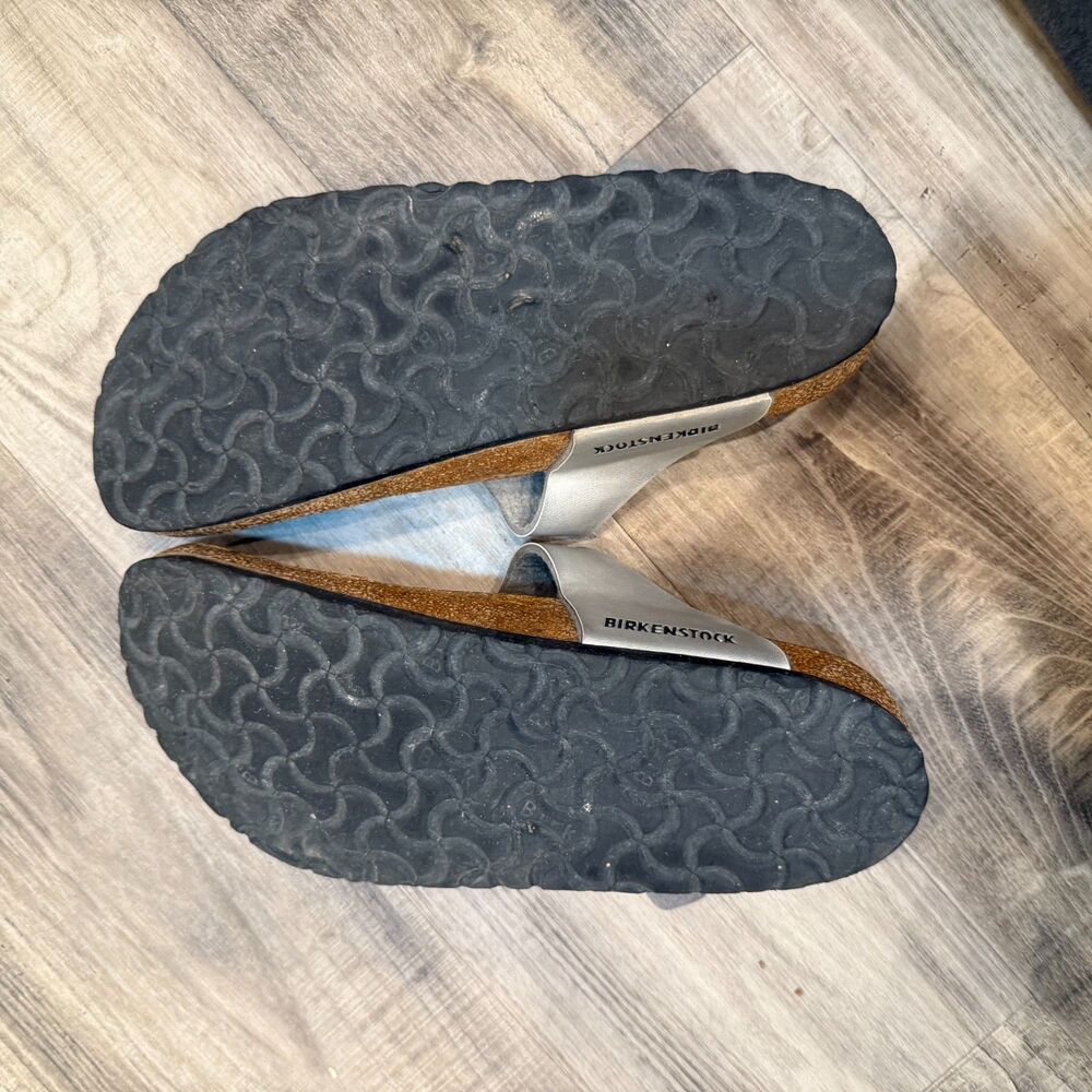 Birkenstock Silver Gizeh Sandal Size 38/ US 7 - Picture 6 of 6